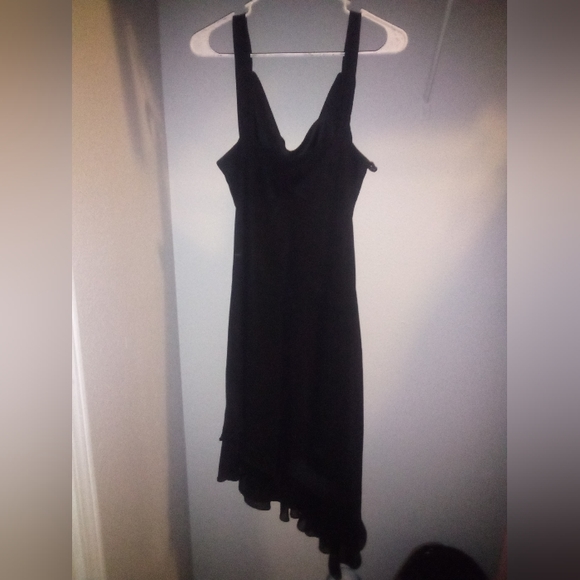 A black formal dress - Picture 2 of 6